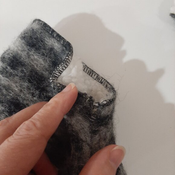 Beautiful Wool fingerless gloves made in Italy - Picture 10 of 10